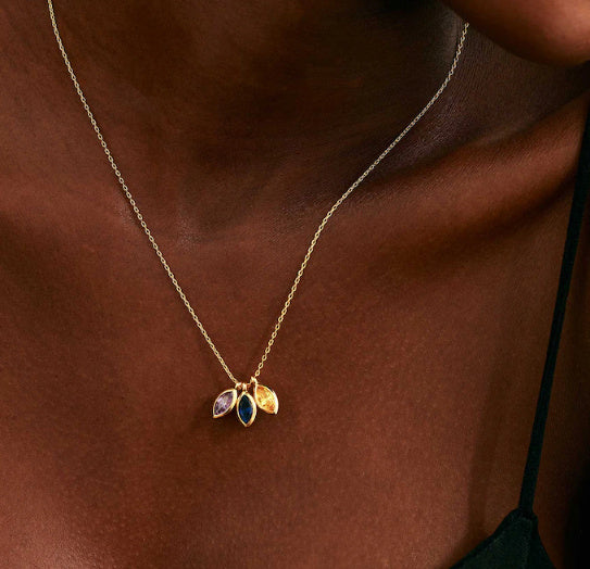 A Zircon Necklace Featuring The 12 Birthstone Of The Birth Stone, The Oil Pressure Horse Eye
